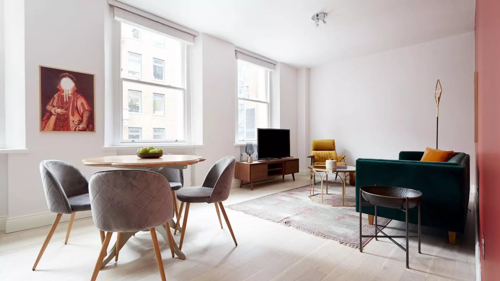 Flat Bloomsbury Way in Greater London