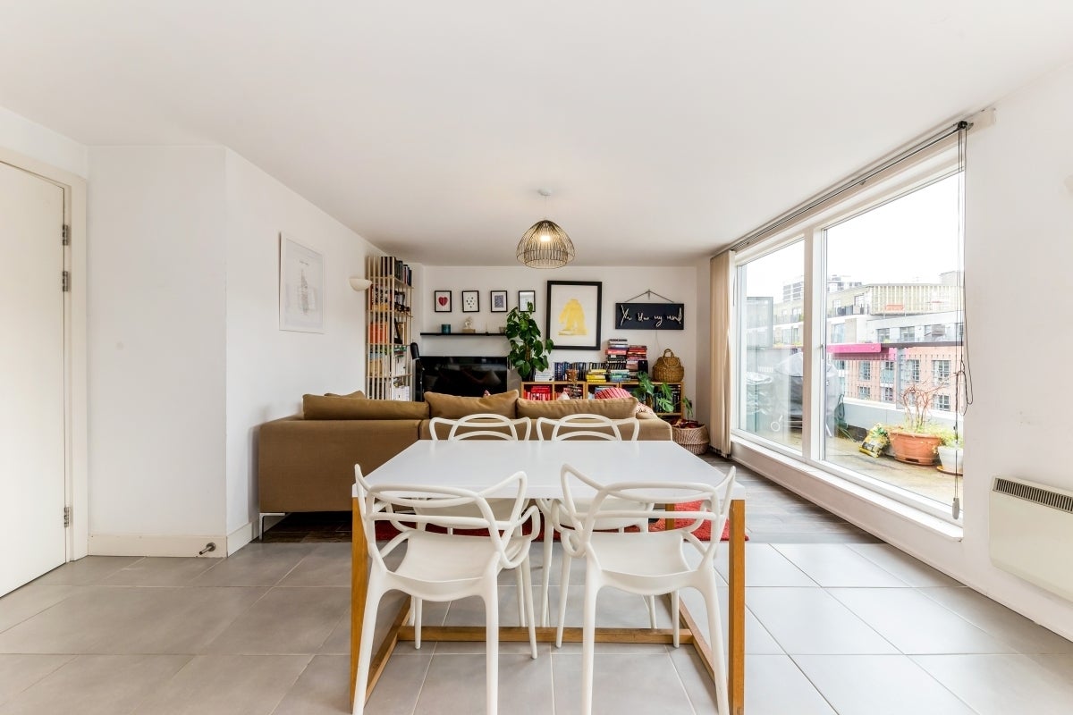 Flat Orsman Road in Greater London