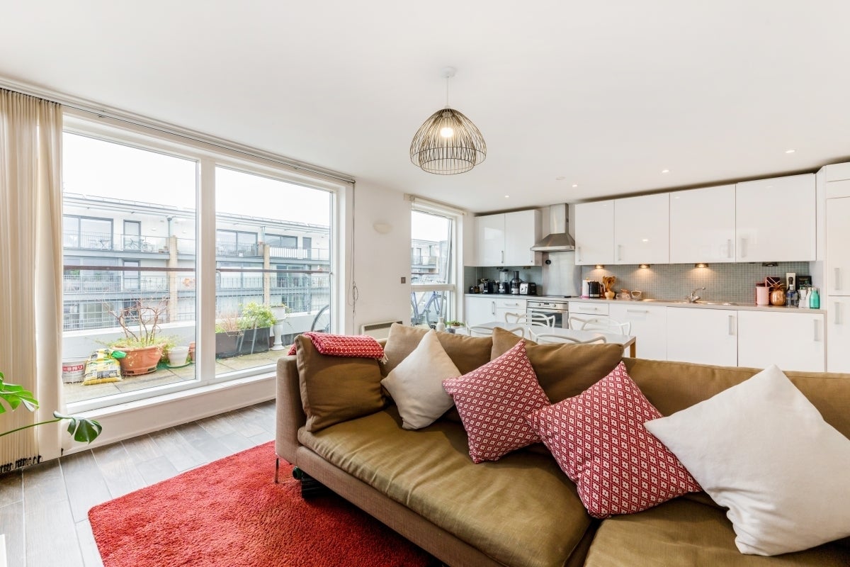 Flat Orsman Road in Greater London