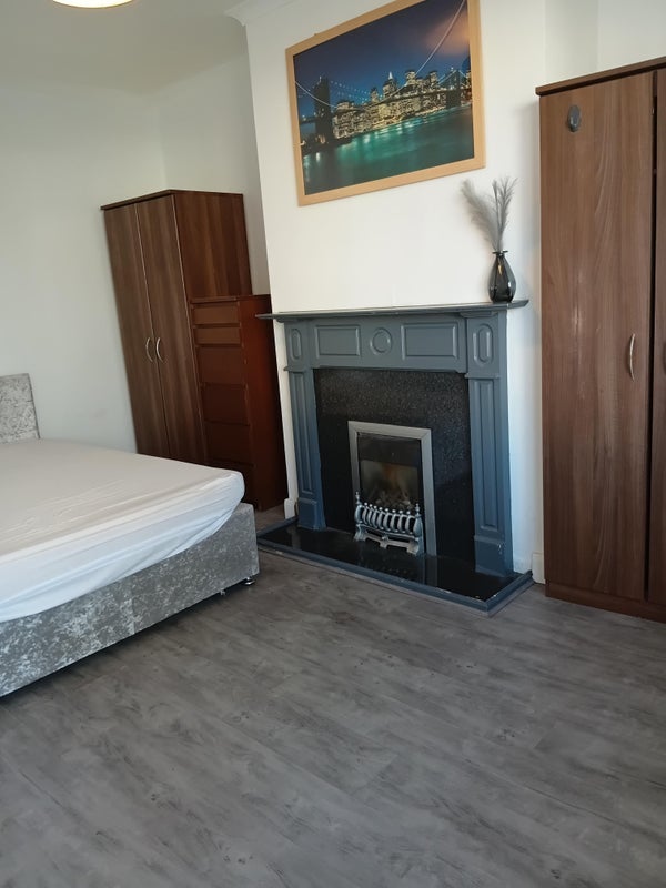 Room Darley Avenue in Farnworth