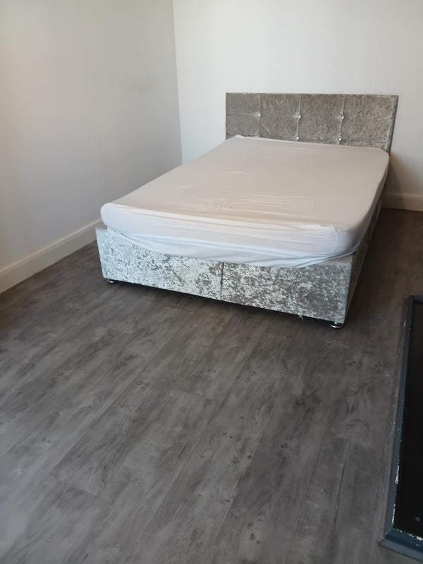 Room Darley Avenue in Farnworth