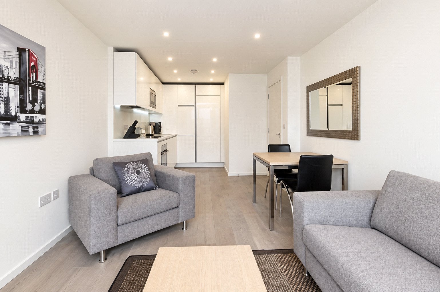 Flat Lever Street in Greater London