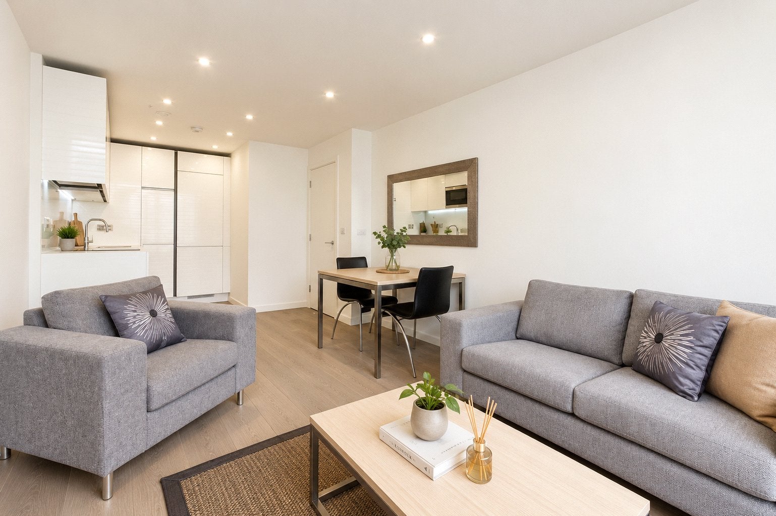 Flat Lever Street in Greater London