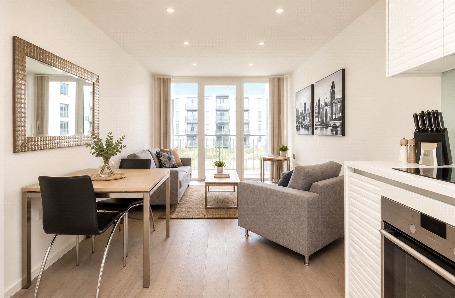 Flat Lever Street in Greater London