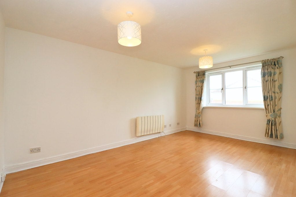 Flat Donald Woods Gardens in Greater London
