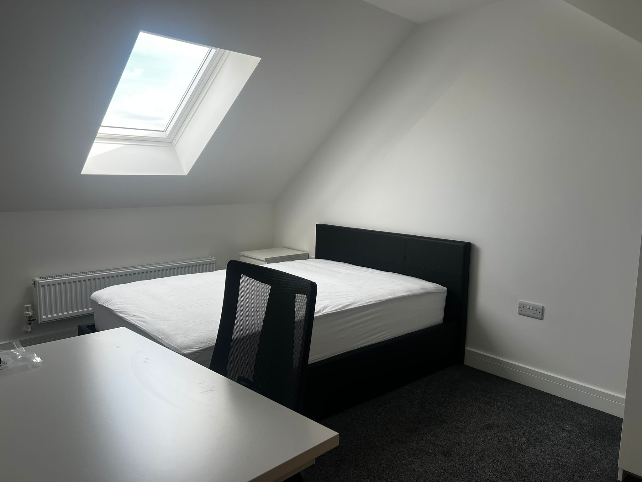 Room Conygre Road in Bristol