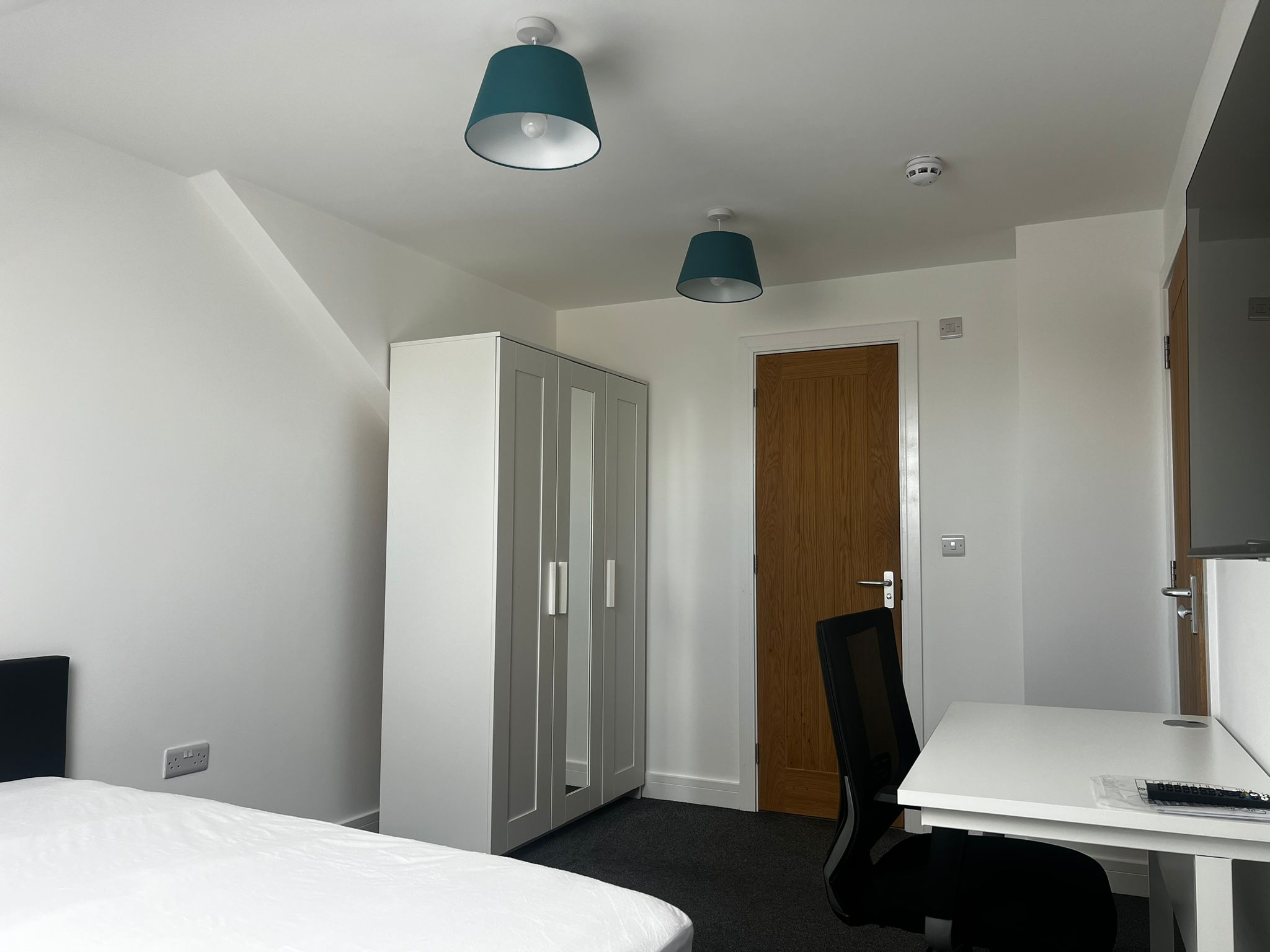Room Conygre Road in Bristol
