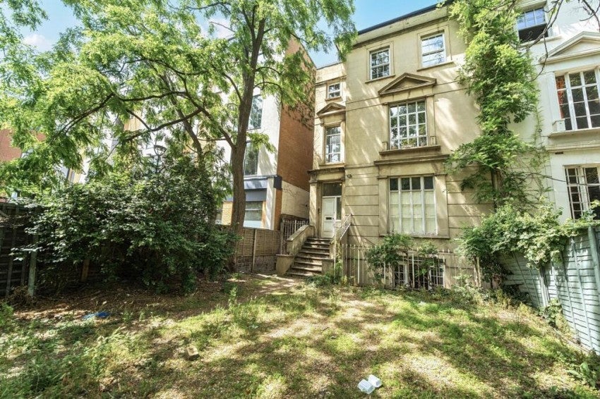 House Coldharbour Lane in Greater London