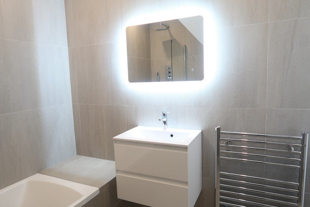 Flat Glengall Road in Greater London