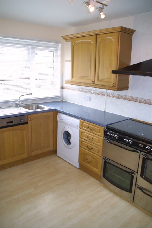 Room Northolt Avenue in East Hertfordshire