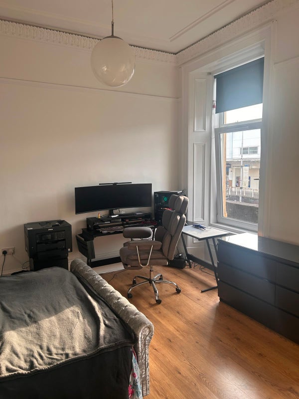 Room Kilmarnock Road in Glasgow