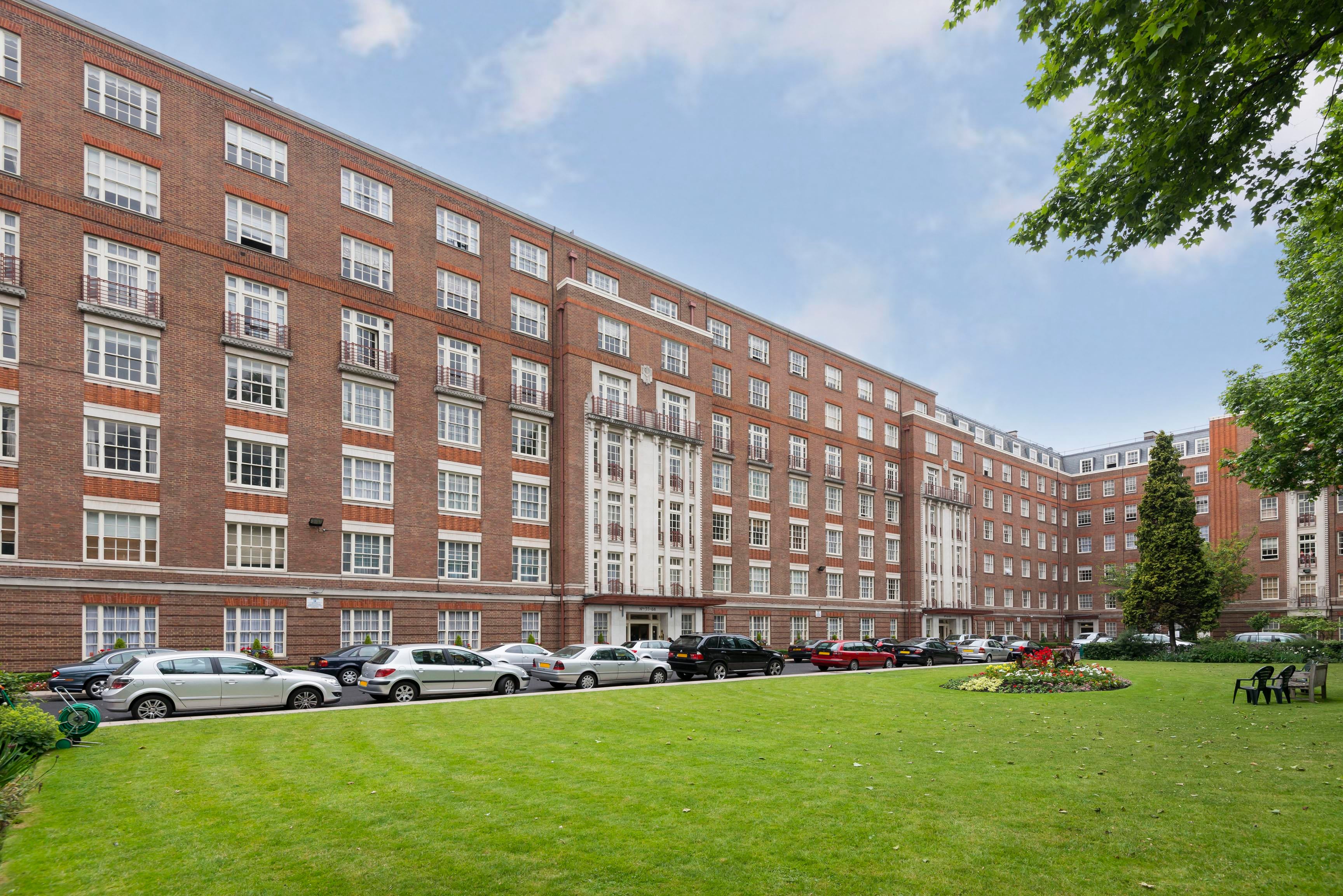 Flat Queen's Terrace in City of Westminster