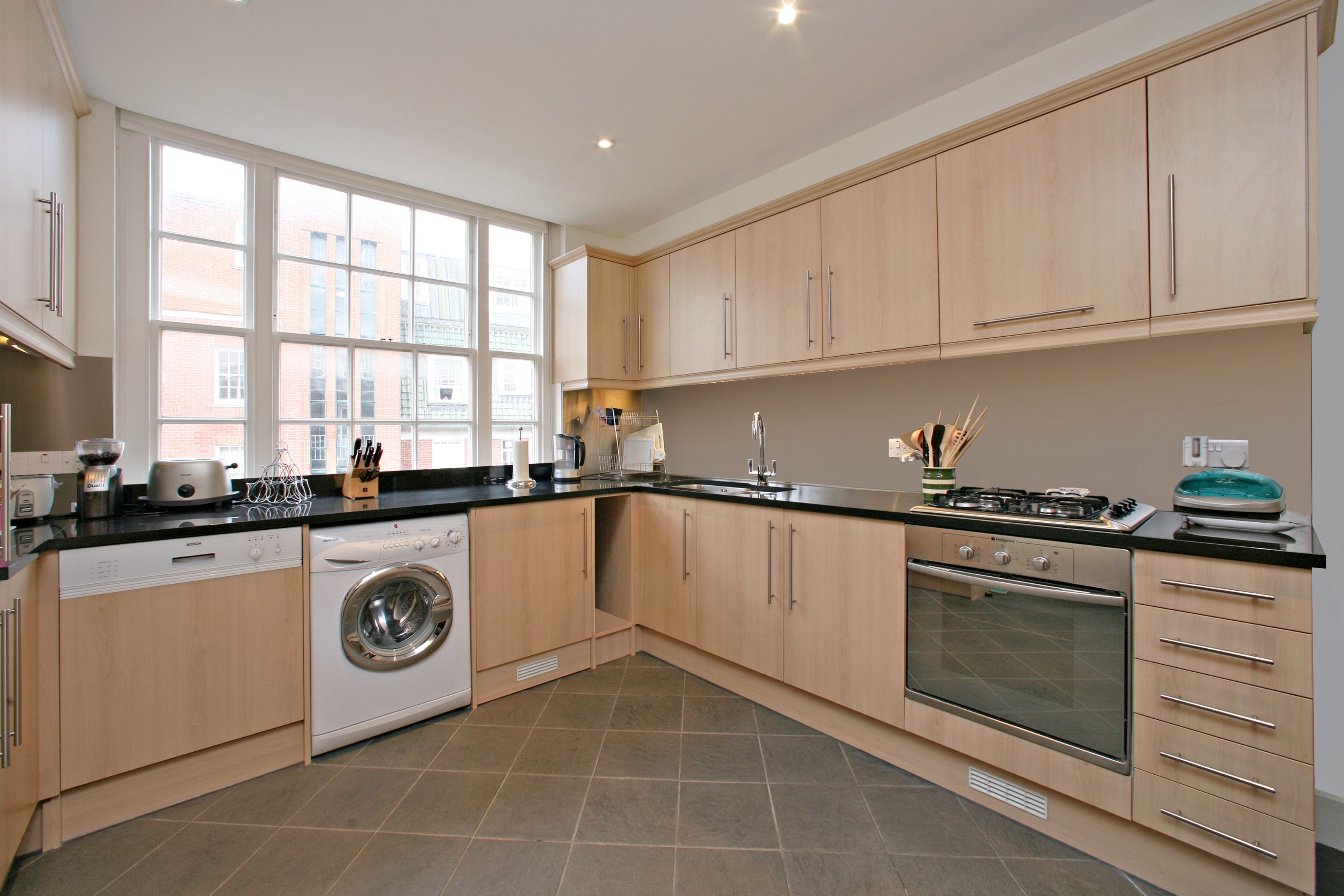 Flat Queen's Terrace in City of Westminster