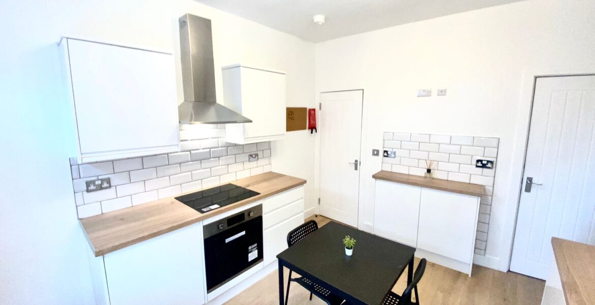 Flat Carberry Terrace in Leeds