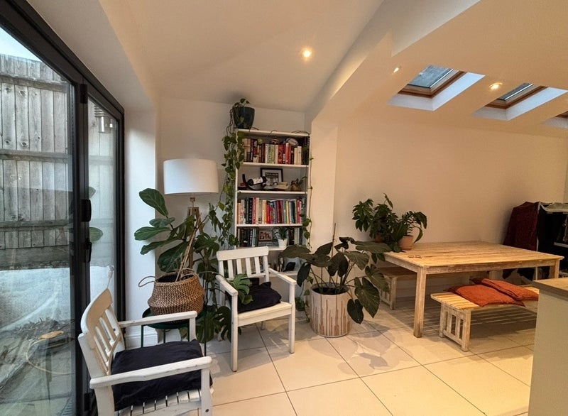 Room Garratt Lane in Greater London