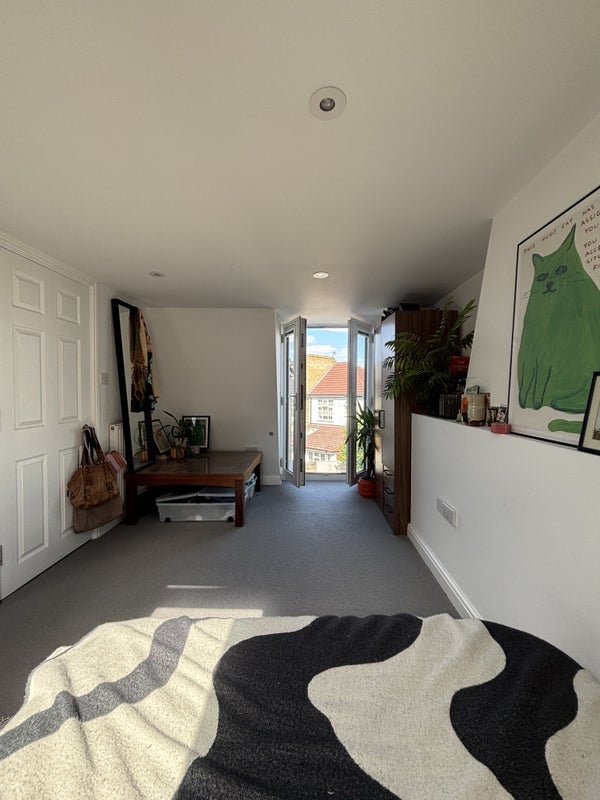 Room Garratt Lane in Greater London