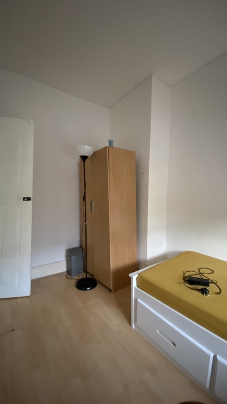 Room Croydon Road in Caterham