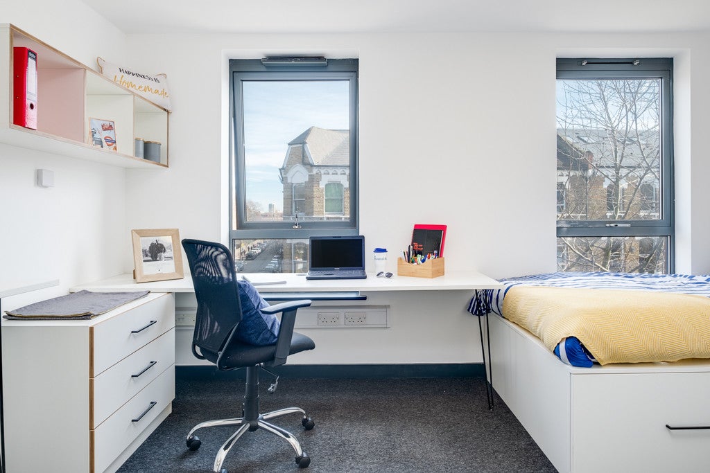Room Fulham Palace Road in Greater London