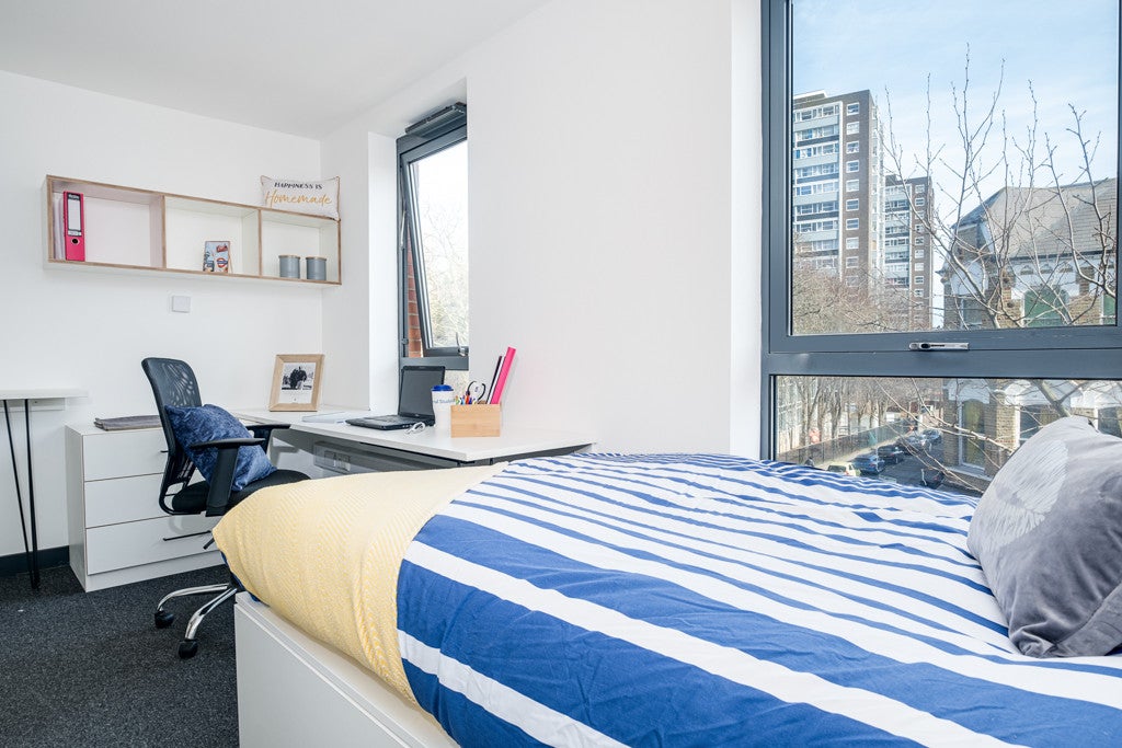 Room Fulham Palace Road in Greater London