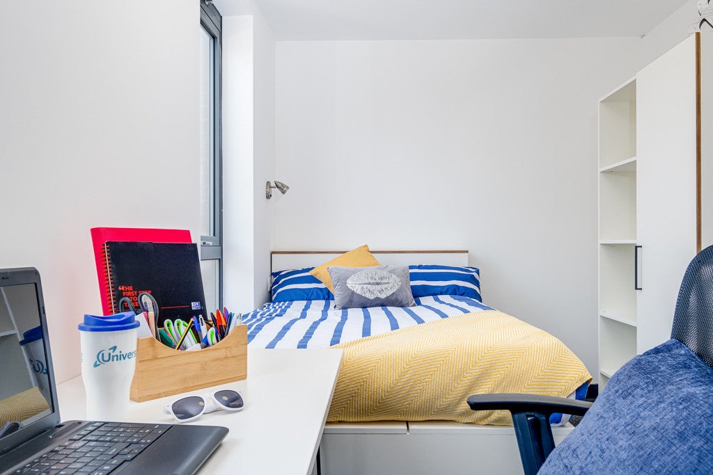 Room Fulham Palace Road in Greater London