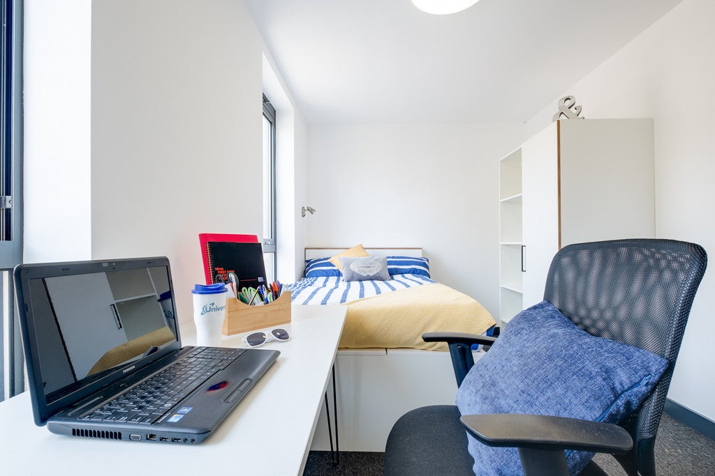 Room Fulham Palace Road in Greater London