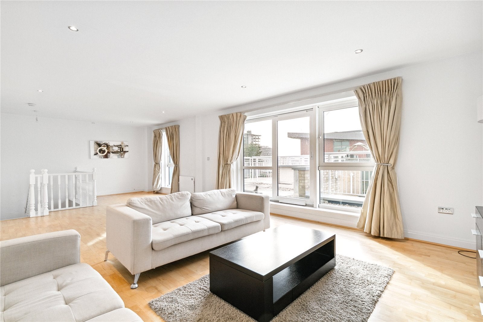 Flat Lombard Road in Greater London