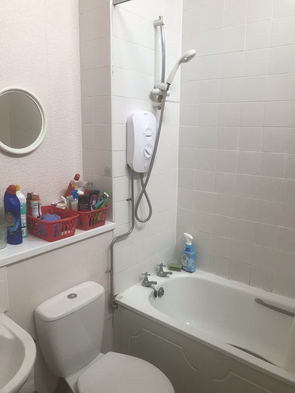 Room Lingmoor Walk in Manchester