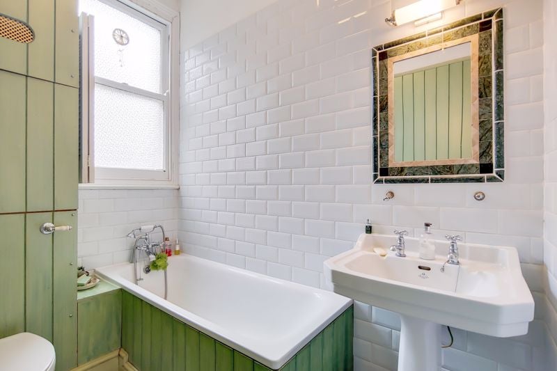 Flat Lurline Gardens in Greater London
