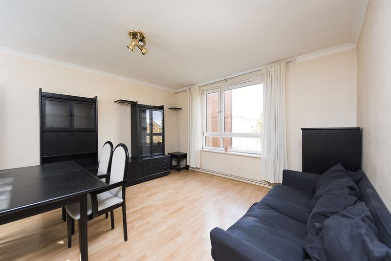 Flat Silverthorne Road in Greater London