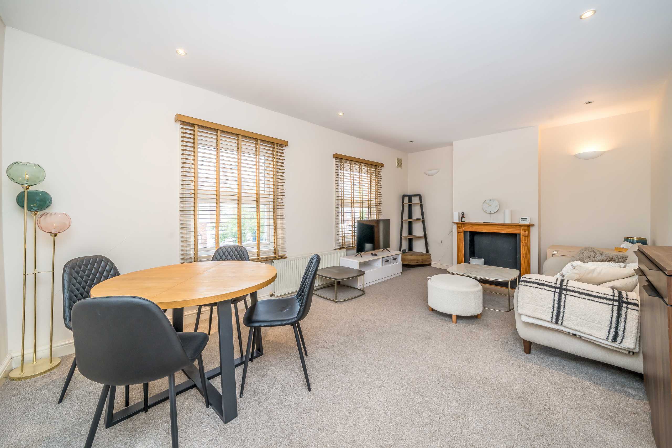 Flat Ferrers Road in Greater London