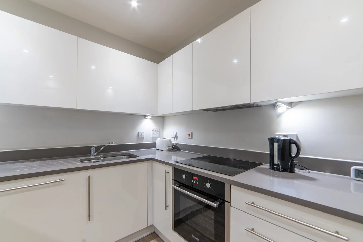 Room St Ives Place in Greater London