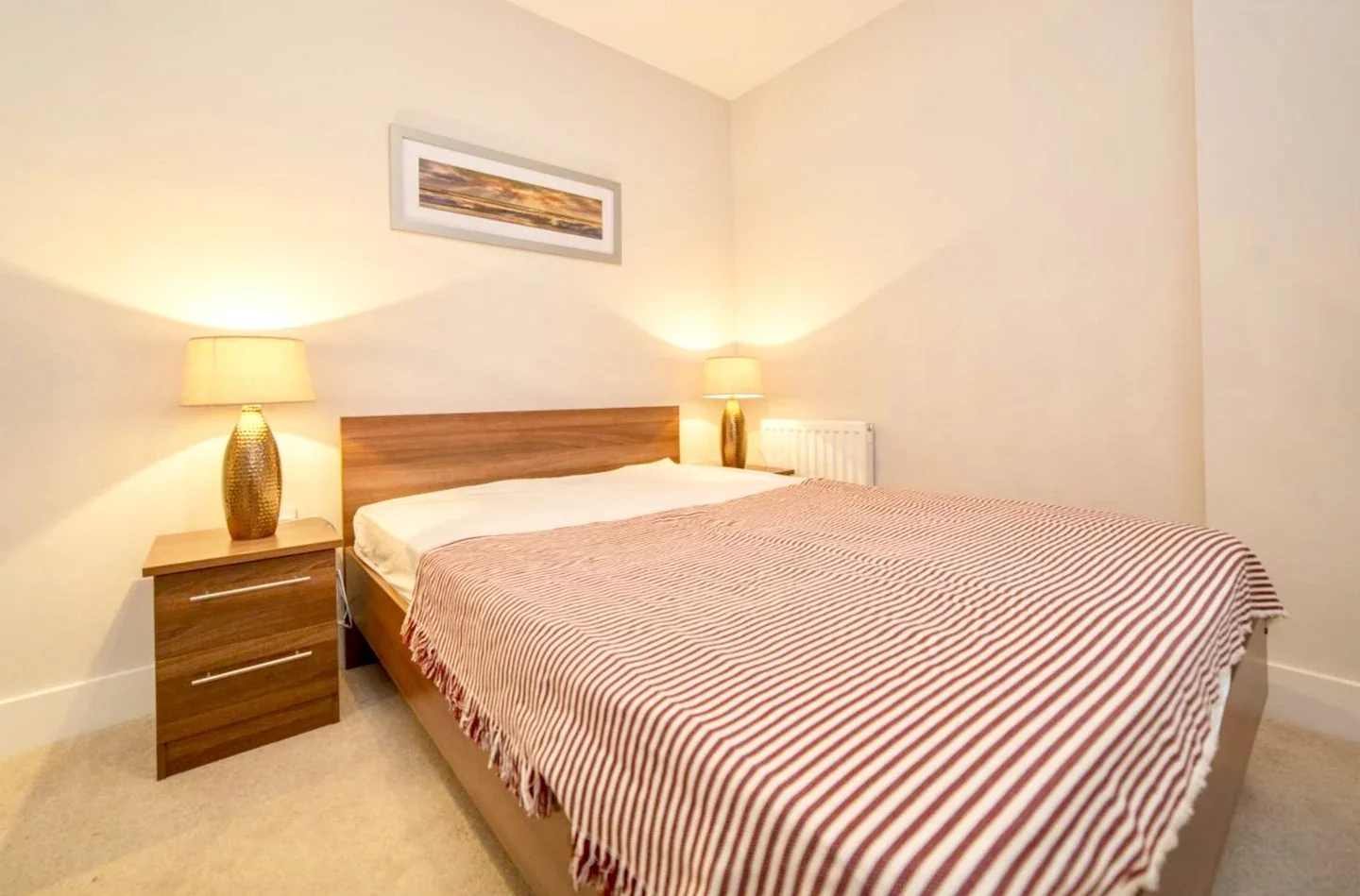 Room St Ives Place in Greater London