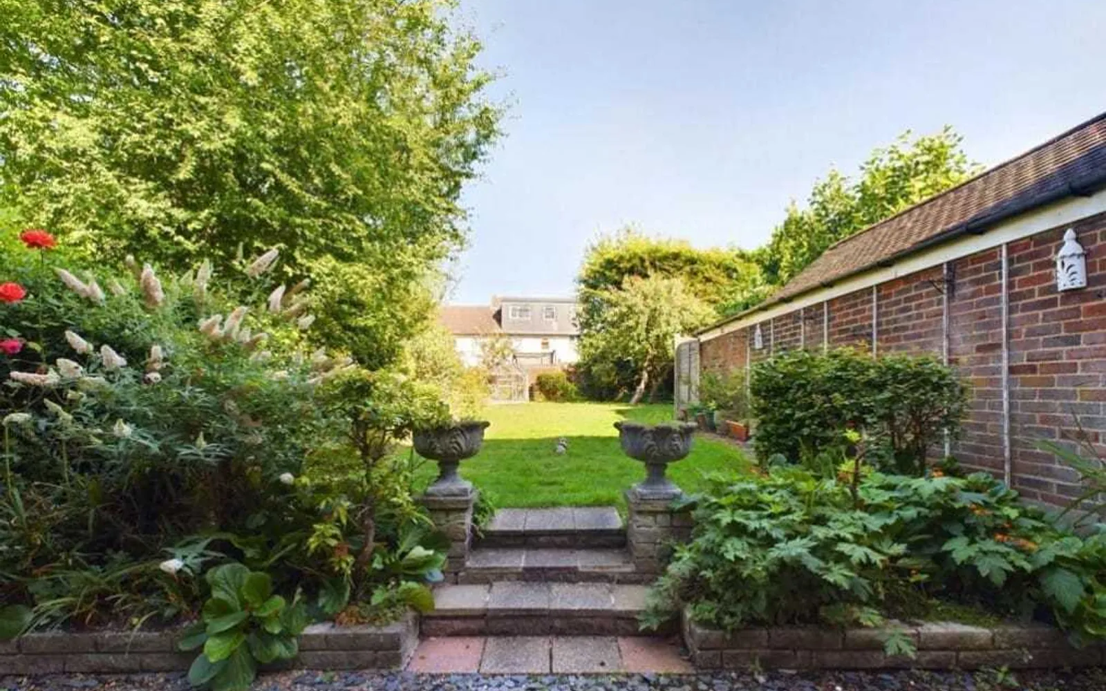 House Salmon Street in Greater London