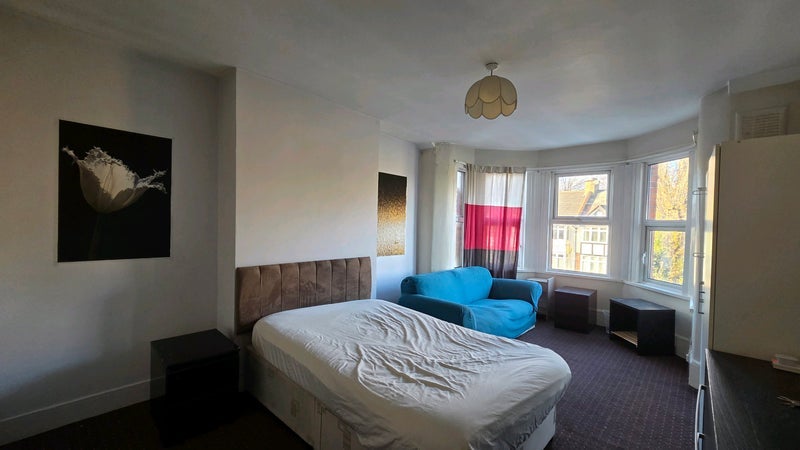 Room Fairlop Road in Greater London