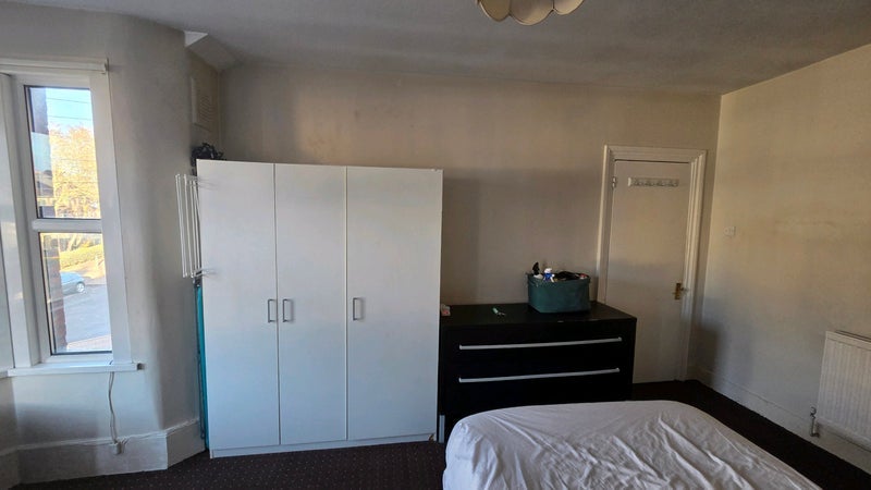 Room Fairlop Road in Greater London