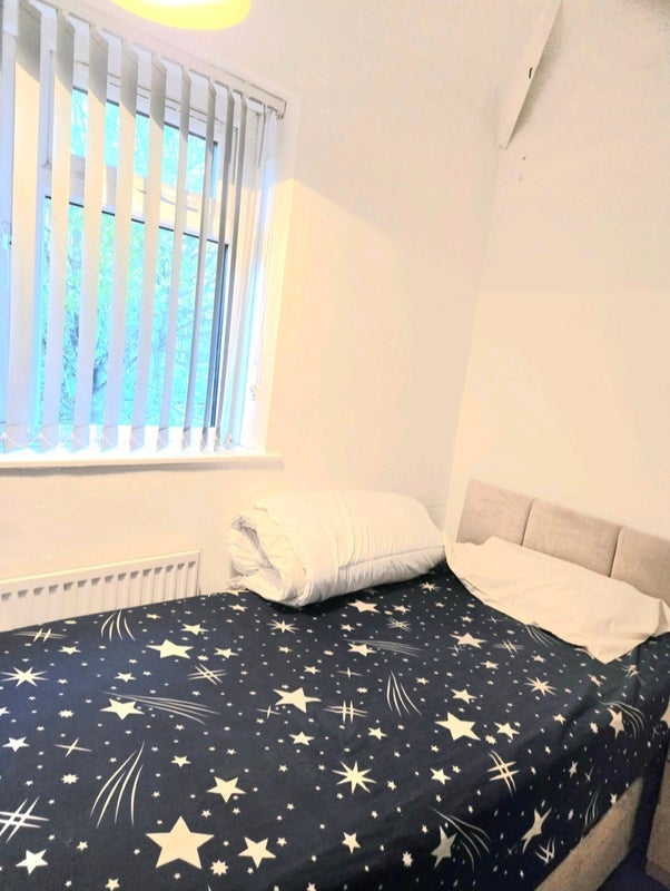 Room Ainsdale Crescent in Nottingham