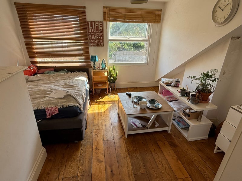Room Gilbert Road in Bristol