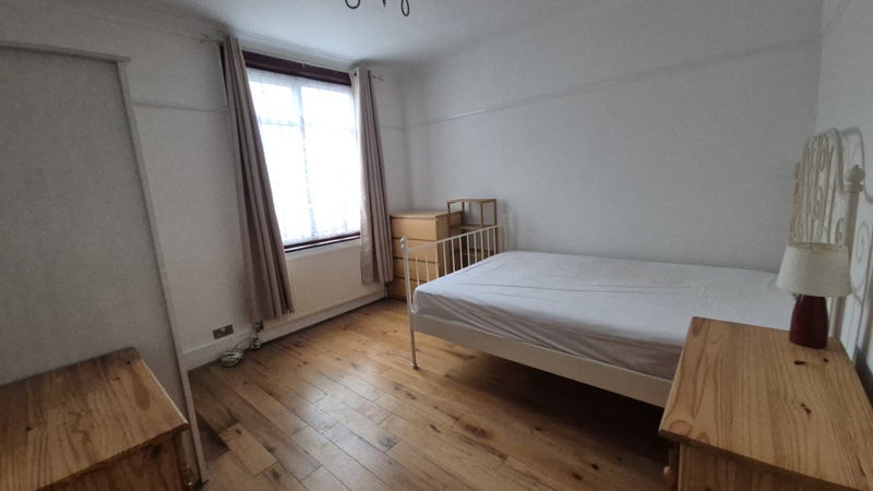 Room Eccleston Road in Greater London