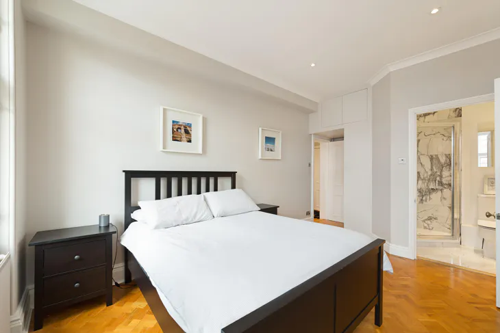 Flat Harrington Road in Greater London