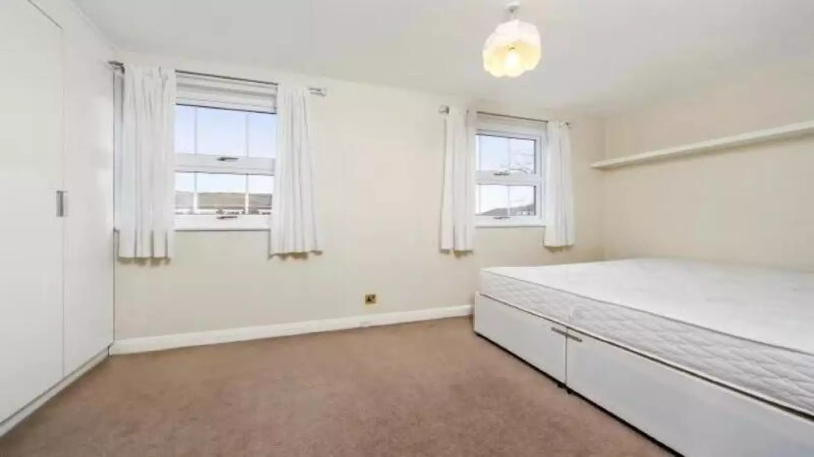 Room Parry Road in City of Westminster