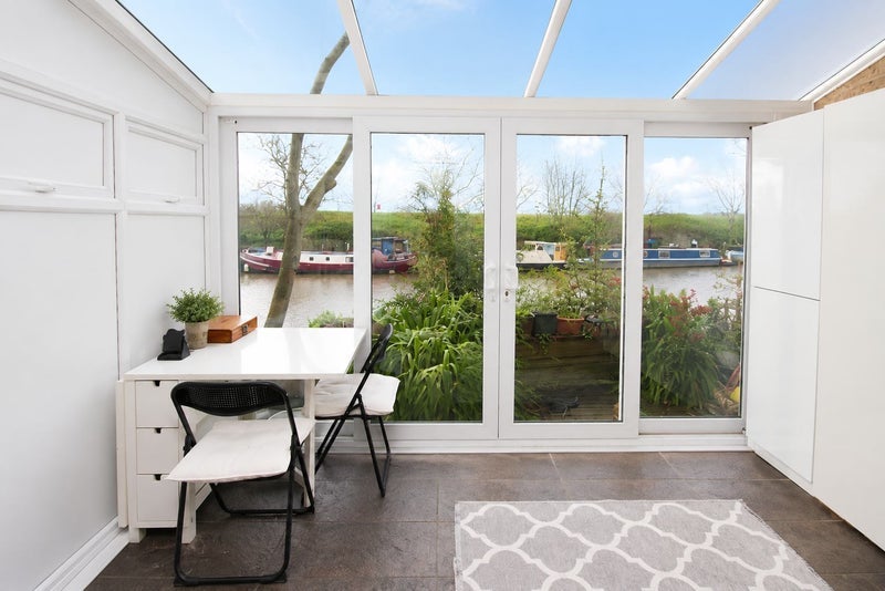 Flat Leabank View in Greater London