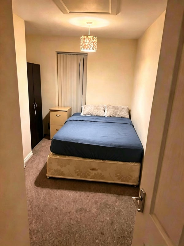 Room Hendy Avenue in Telford