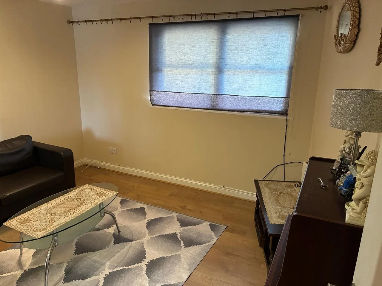 Flat Vicarage Lane in Greater London