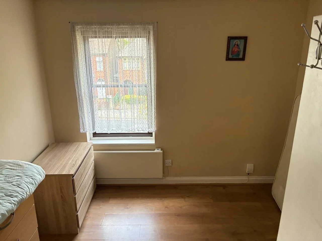 Flat Vicarage Lane in Greater London