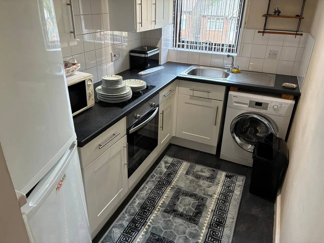 Flat Vicarage Lane in Greater London