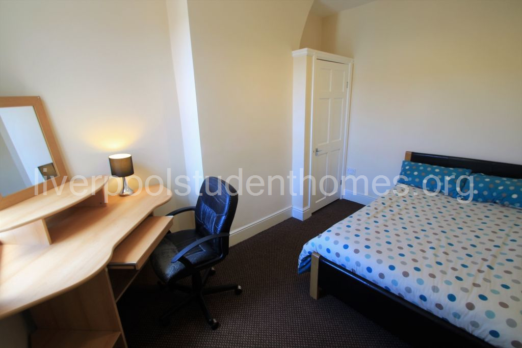 Room Shaw Street in Liverpool