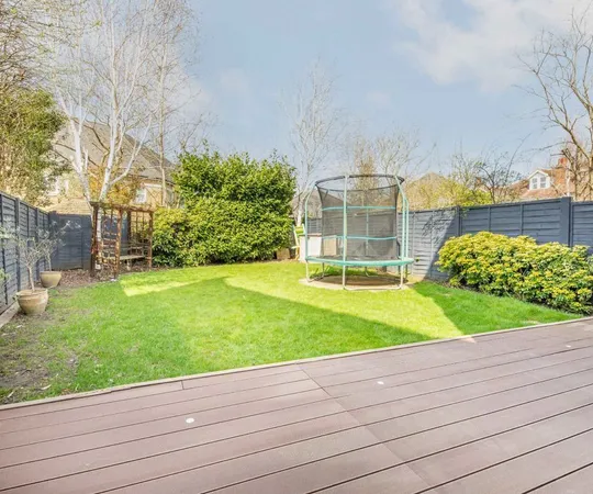 House Admiralty Way in Greater London