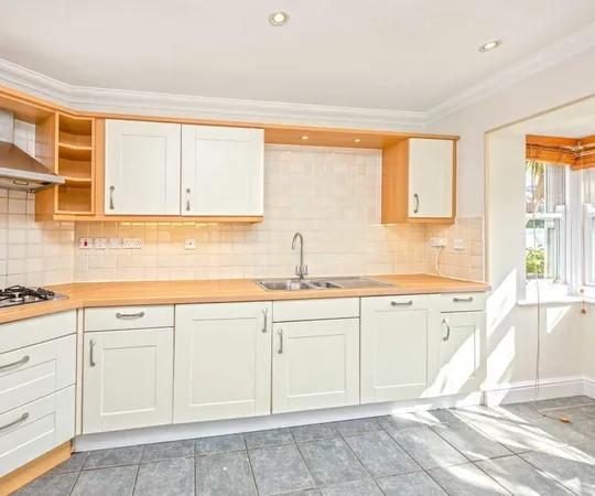 House Admiralty Way in Greater London