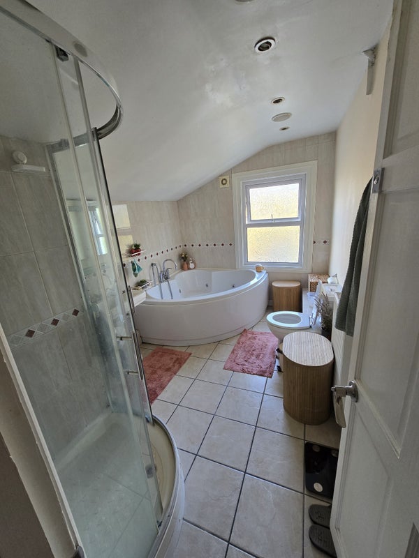 Room York Road in Greater London