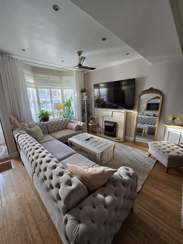 Room York Road in Greater London